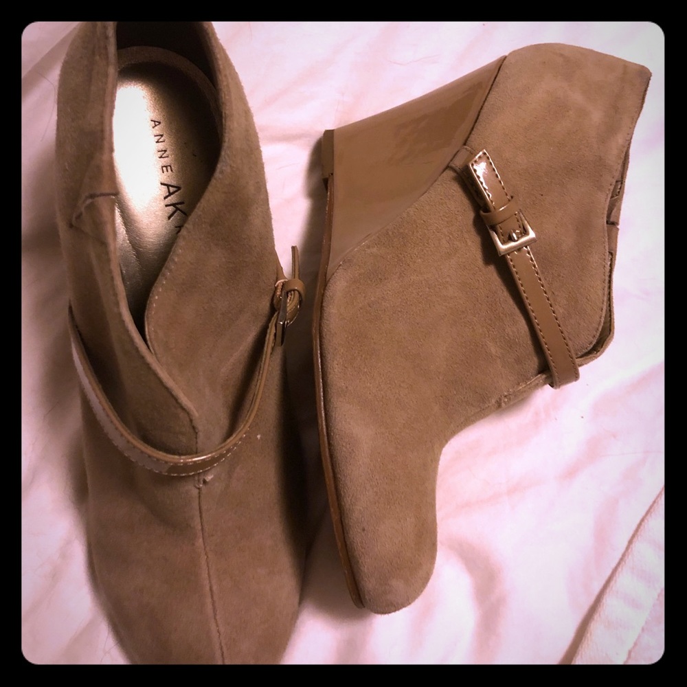 Ann Klein tan wedged bootie - 6.5